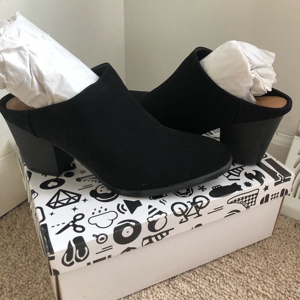 NWT Bamboo black mule heels